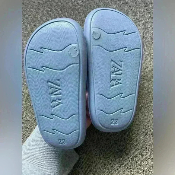 NWT Zara Monochromatic Rubberized Sandals - Blue Size 7T - Picture 2 of 4